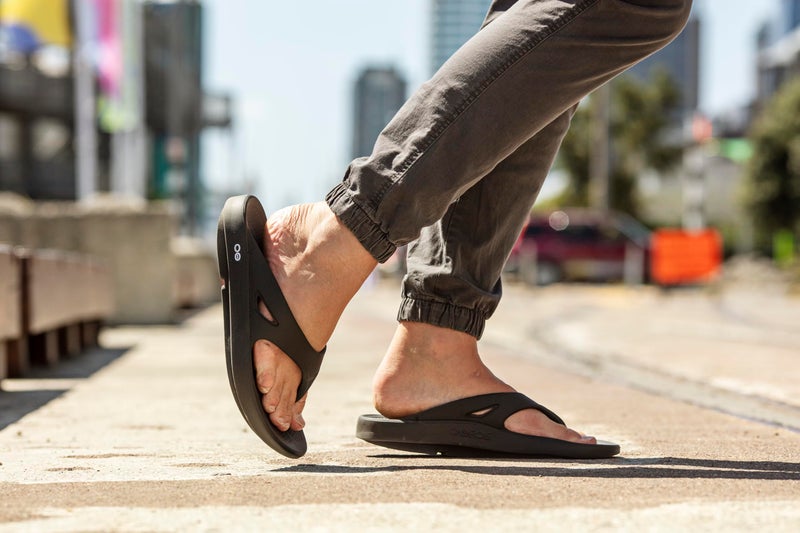 OOFOS Ooriginal Recovery Sandal, Black - Womenâ€™s Size 7, Menâ€™s Size 5 - Image 2