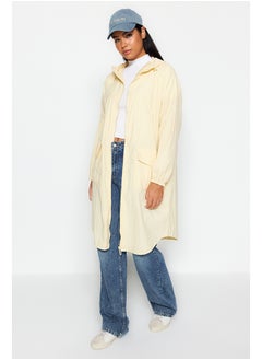 trendyol معطف واق من المطر طويل مقاوم للماء بغطاء رأس باللون البيج الفاتح TWOAW24MO00256  - Image 1
