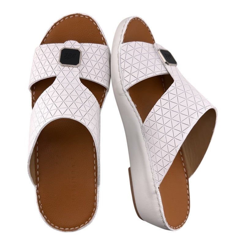 إيت صندل عربي يدوي الصنع للرجال من AET | شبشب رجالي خارجي | شبشب مفتوح من الأمام للاستخدام اليومي | جلد بقر عربي أصلي مع ابزيم| تصميم عربي جديد | نعل داخلي بني| مريح وخفيف الوزن - Image 2