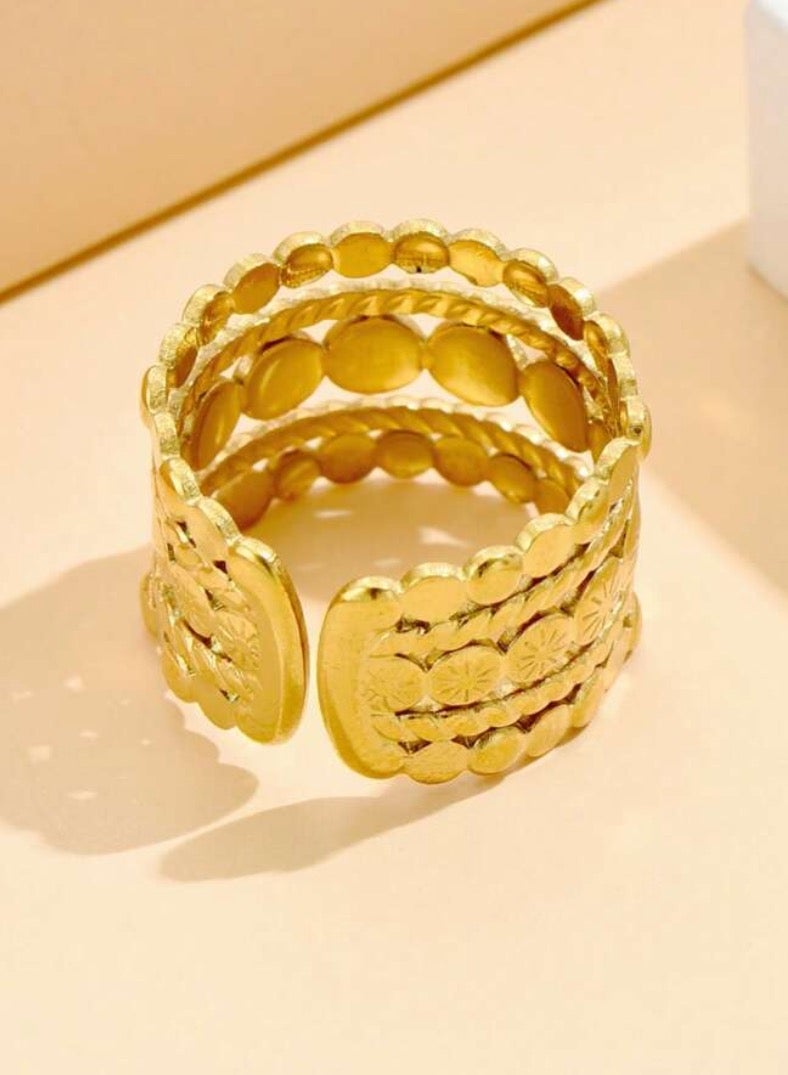 إيكوال خاتم نسائي من الاستانلس ستيل مطلي باللون الذهبي بمقاس موحد - Image 2