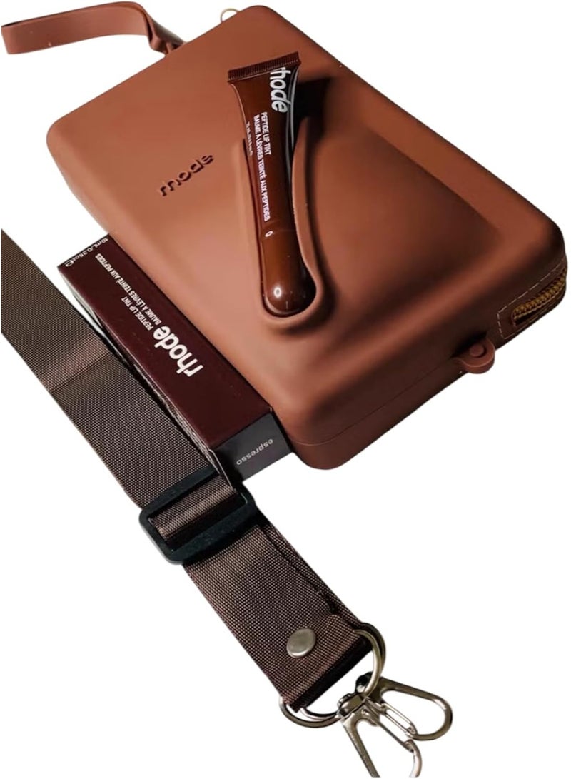 رود حقيبة رود بوتش مع حزام قابل للتعديل وملمع شفاه - حقيبة مستحضرات تجميل صغيرة انيقة للمكياج والسفر والضروريات اليومية (اسبريسو) - Image 2