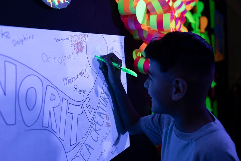 Prang براج (سابقًا آرت ستريت) رول فن و حامل، أبيض، 24" × 200'، 1 رول - Image 5