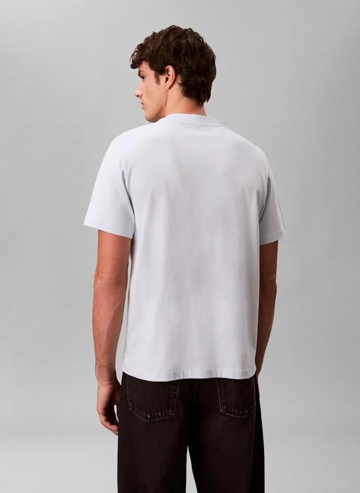 كالفن كلاين تيشيرت بياقة دائرية بشعار بارز