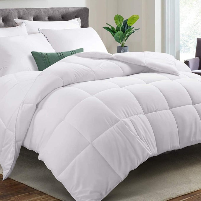80314 KING COMFORTER WITH CORNER TABSALL SEASON DUVET INSERTSOFT STAND ALONE COMFORTERHYPOALLERGENICMACHINE WASHABLEFLUFFYWHITE 90X102 INC