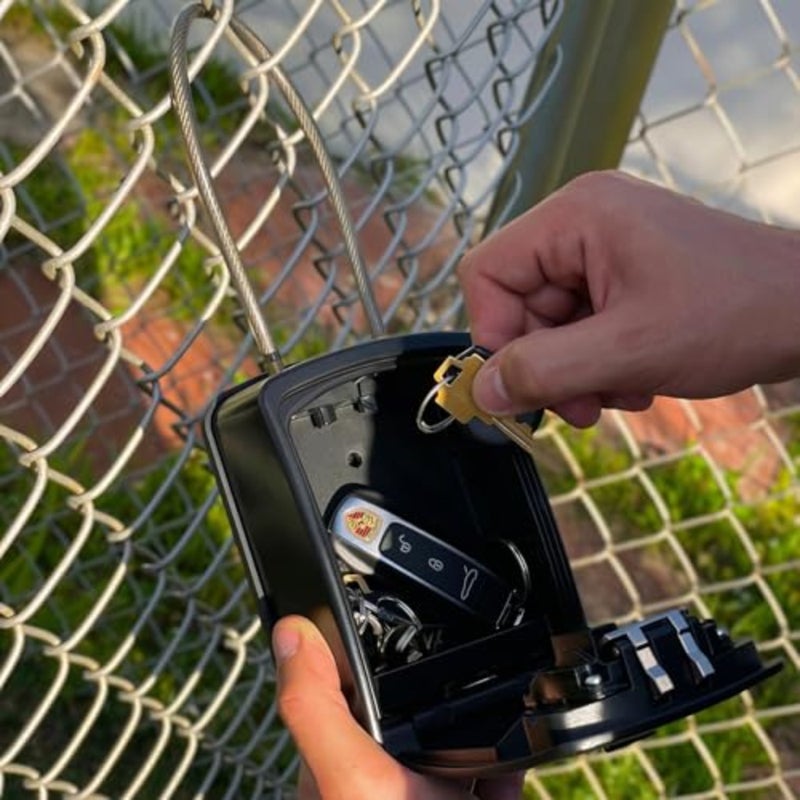 ® XXL Key Lock Box محمول ومثبت على الحائط مع تكبل كابل قابل للإزالة، مقاوم للماء داخلي وخارجي، مجموعة مكونة من 4 أرقام مع رمز قابل لإعادة الضبط مع مفتاح A B، صندوق قفل رئيسي كبير جدًا بالخارج يحمل 20-30 مفتاحًا + سلاسل السيارة؛ صينية مدمجة فريدة من نوعها؛ حلقات على البوابة أو السكك الحديدية أو حوامل الحائط؛ رمز قابل لإعادة التعيين؛ غطاء الطلب - Image 4