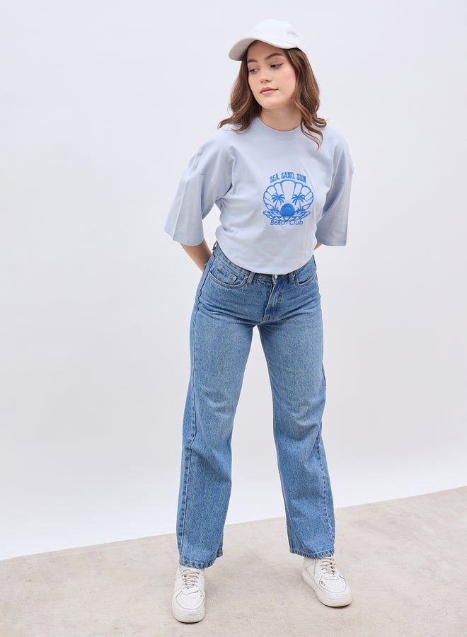 ستايلي تيشيرت مطرز بقصة واسعة وأكتاف منسدلة - Image 1