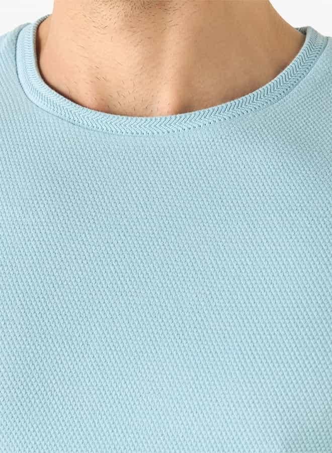 ايكونيك تيشيرت بارز الملمس بياقة ضيّقة وأكمام قصيرة من آيكونيك - Image 4