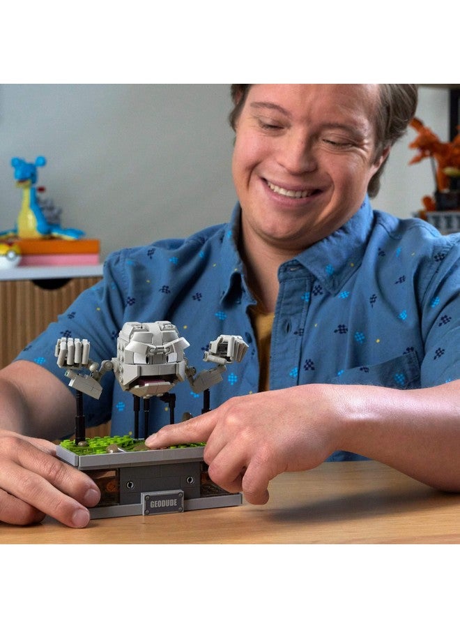 Mega Brands مجموعة ألعاب بناء بوكيمون MEGA، جودود صغير بحركة مع 343 قطعة، ارتفاع 5 بوصات، ذراعين وفم متحرك، مجموعة قابلة للتجميع للبالغين - Image 2