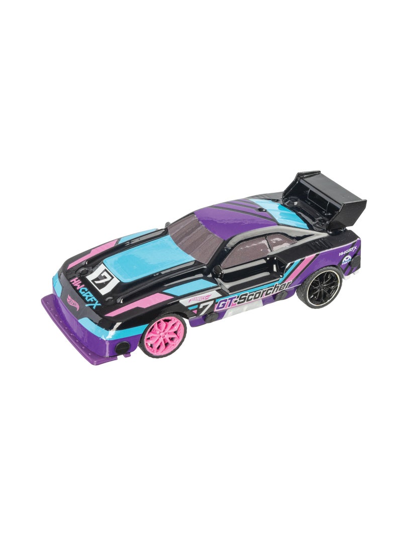 Hot Wheels سيارة تحكم عن بعد هوت ويلز سكورتشر GT مع تأثيرات الإضاءة 1/24 تعمل بالبطارية | سيارة سباق | سيارة للعرض | مركبة لعب | هدية لجمع الهدايا والأطفال - Image 1