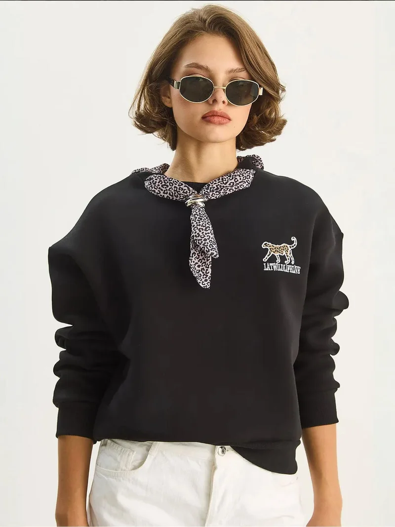 LUCCI Crew Neck Sweatshirt with Print Accessory