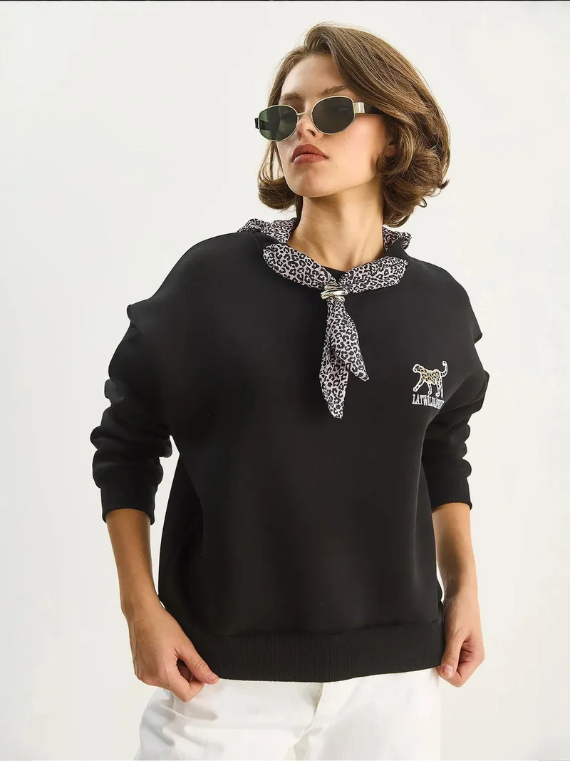 Bianco Lucci Black LUCCI Crew Neck Sweatshirt with Print Accessory for Women | Best Price UAE