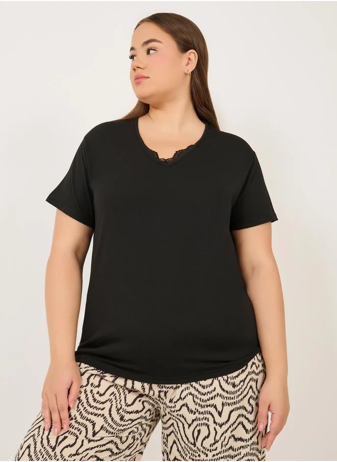 ستايلي Plus Size Solid T-Shirt and Printed Pyjama Set