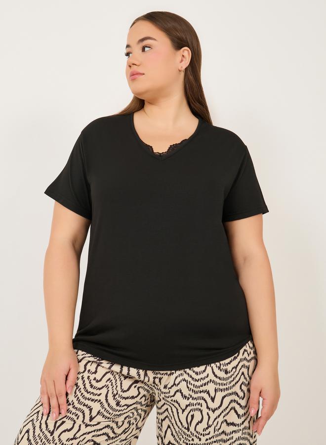 Styli Plus Size Solid T-Shirt and Printed Pyjama Set  - Image 2