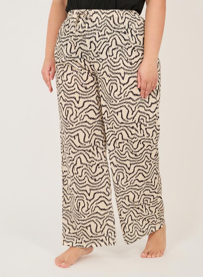 Styli Plus Size Solid T-Shirt and Printed Pyjama Set  - Image 5