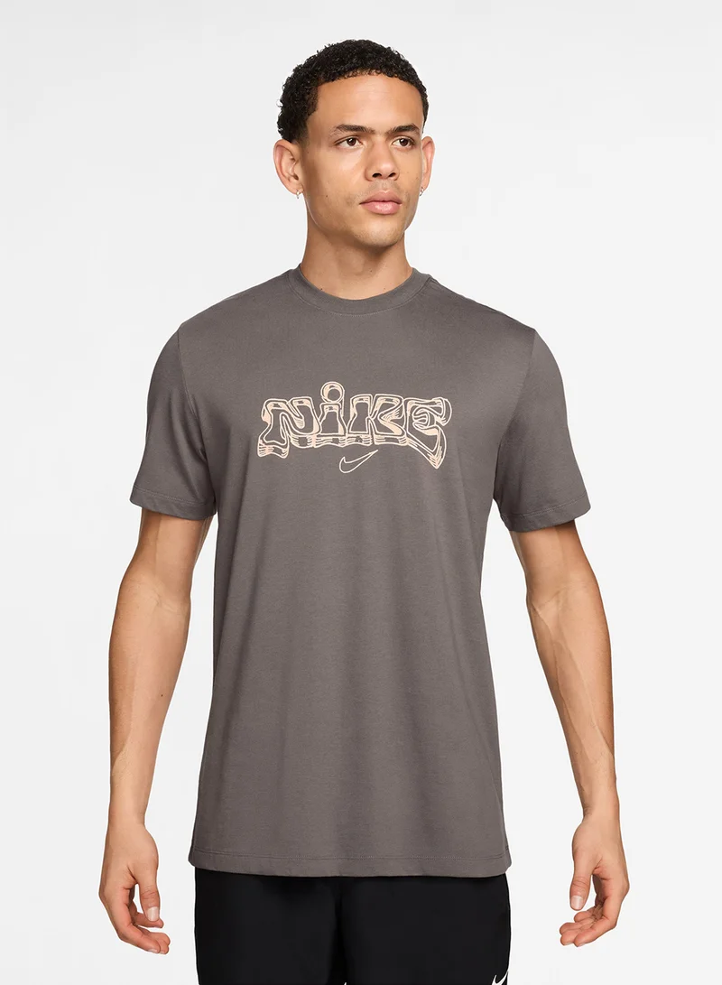 Nike Iykyk Fitness T-Shirt
