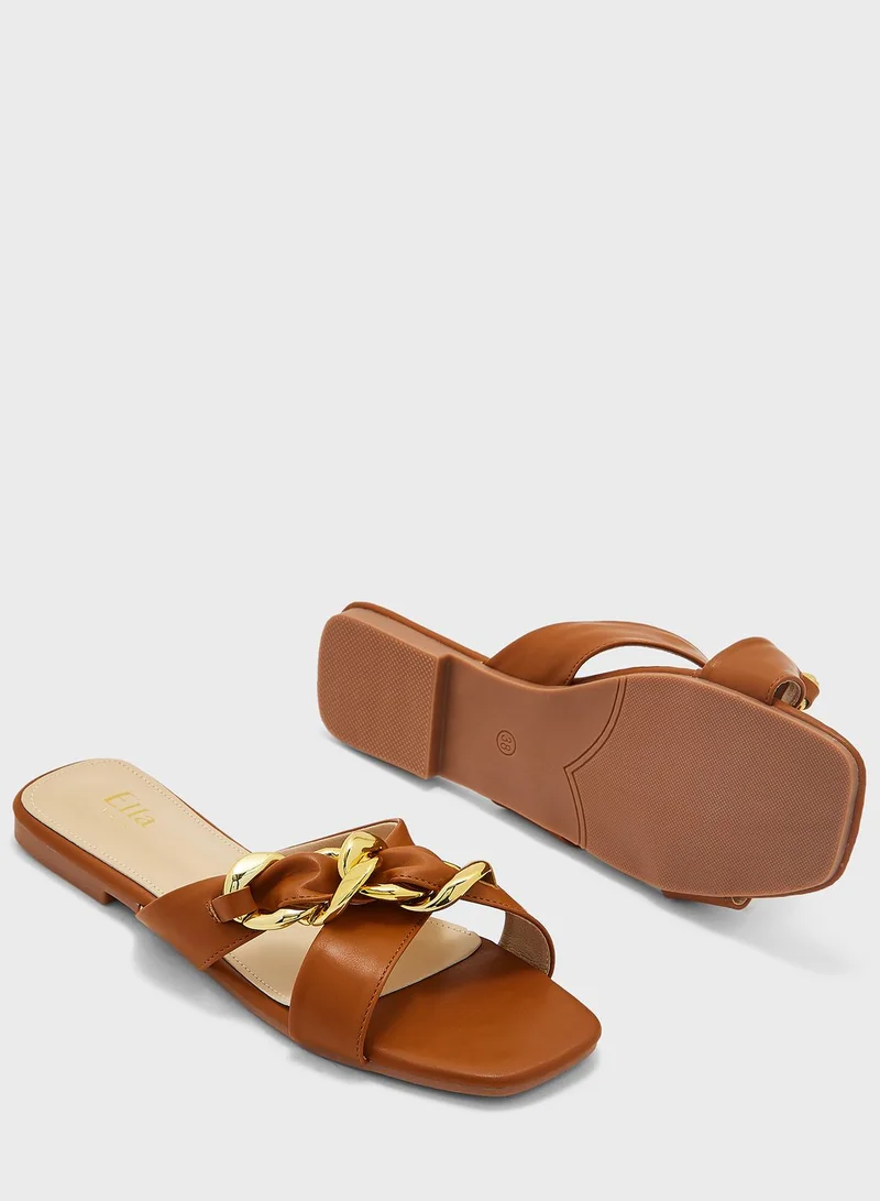 ELLA Crossover With A Chain Flat Sandals