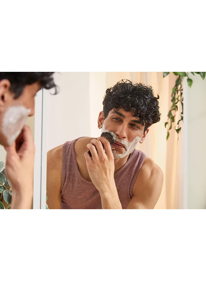 THE BODY SHOP كريم حلاقة ناعم بجذر الماكا والألوة للرجال - كريم حلاقة مرطب مع الألوة فيرا وجذر الماكا | رغوة لطيفة لحلاقة سلسة ومريحة | مثالي للبشرة الحساسة أو الجافة أو الخشنة، 200 مل - Image 3