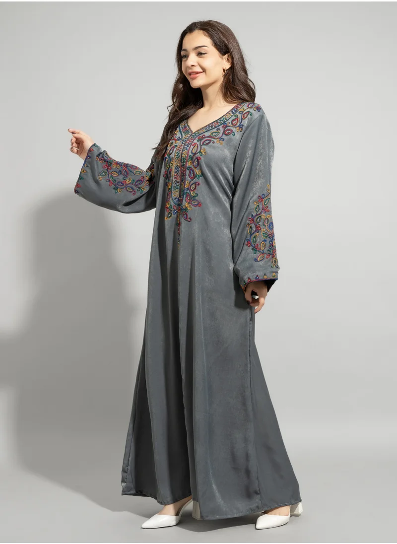 اكسا جلابية انيقة سادة مطرزة IN1638 رمادي
