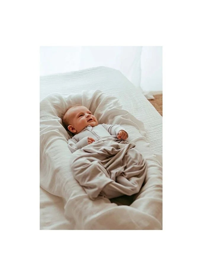 Anvi Baby مجموعة هدايا أنفي بيبي - لفافة وبدلة نوم من الخيزران للمولود - رمادي - Image 5