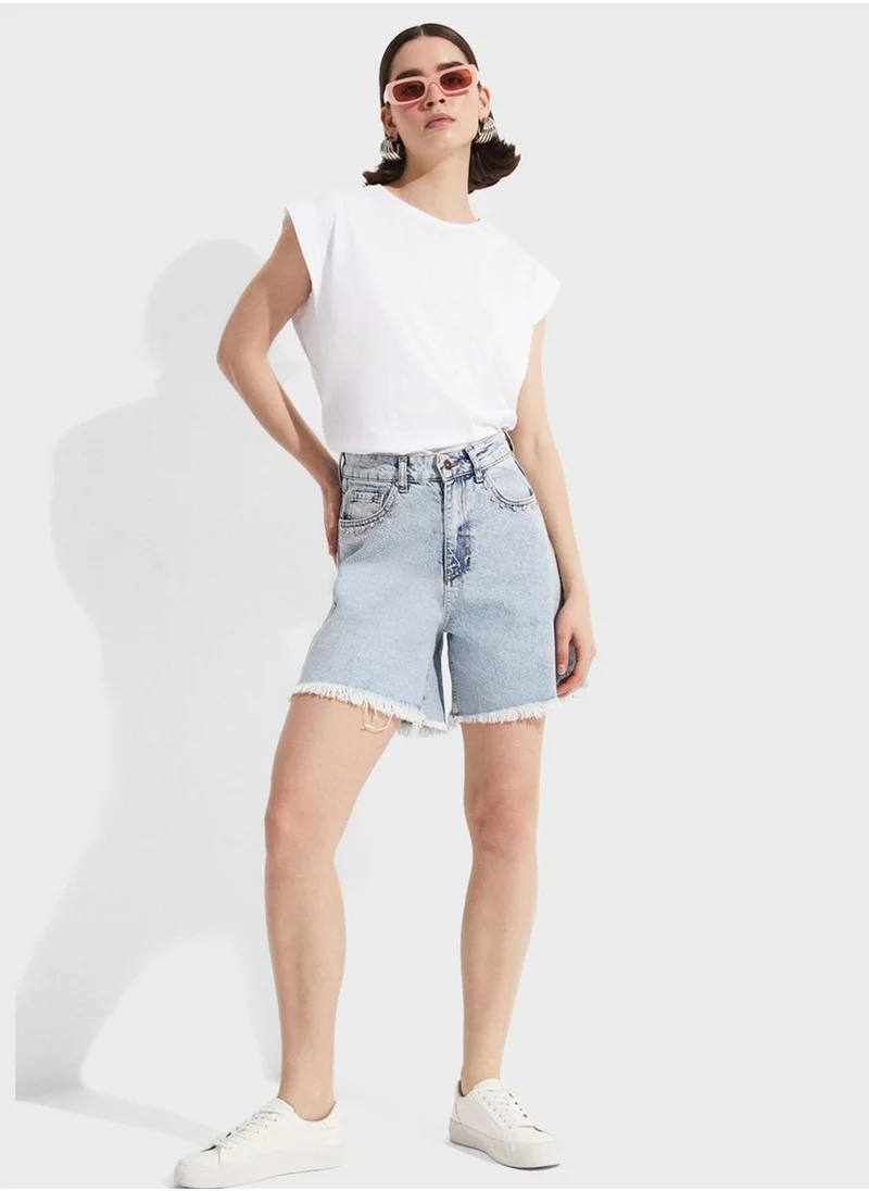 جون Pocket Detail Ripped Shorts