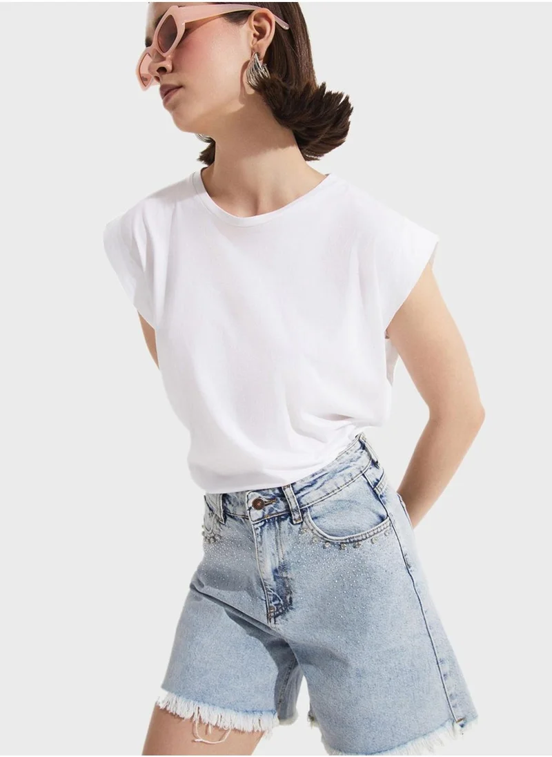 جون Pocket Detail Ripped Shorts