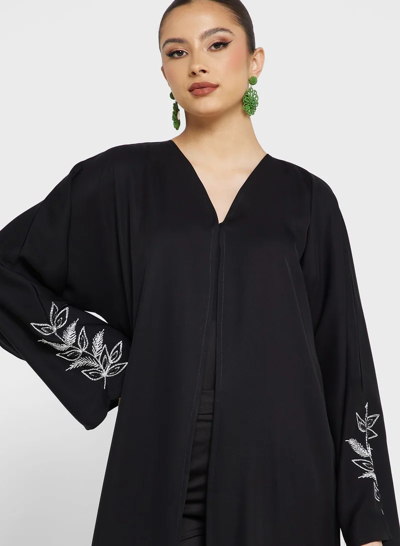 hayas closet Embroidered V-Neck Abaya