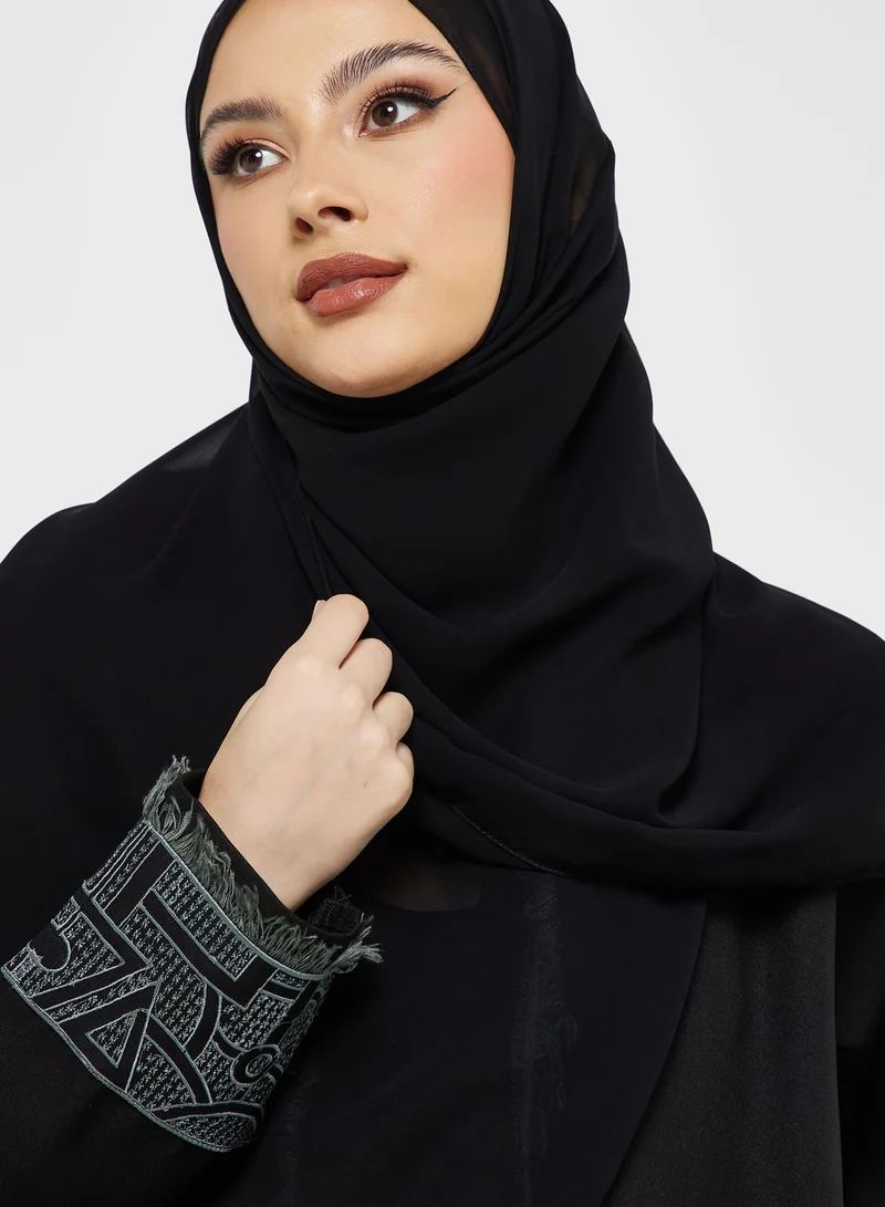 hayas closet Embroidered V-Neck Abaya