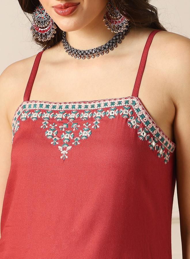 globus Square Neck Embroidered Detail Straight Kurta and Pant Fusion Set - Image 4