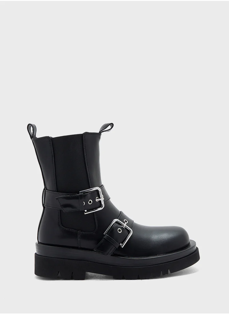 ايلا Buckle Detail Round Toe Boot