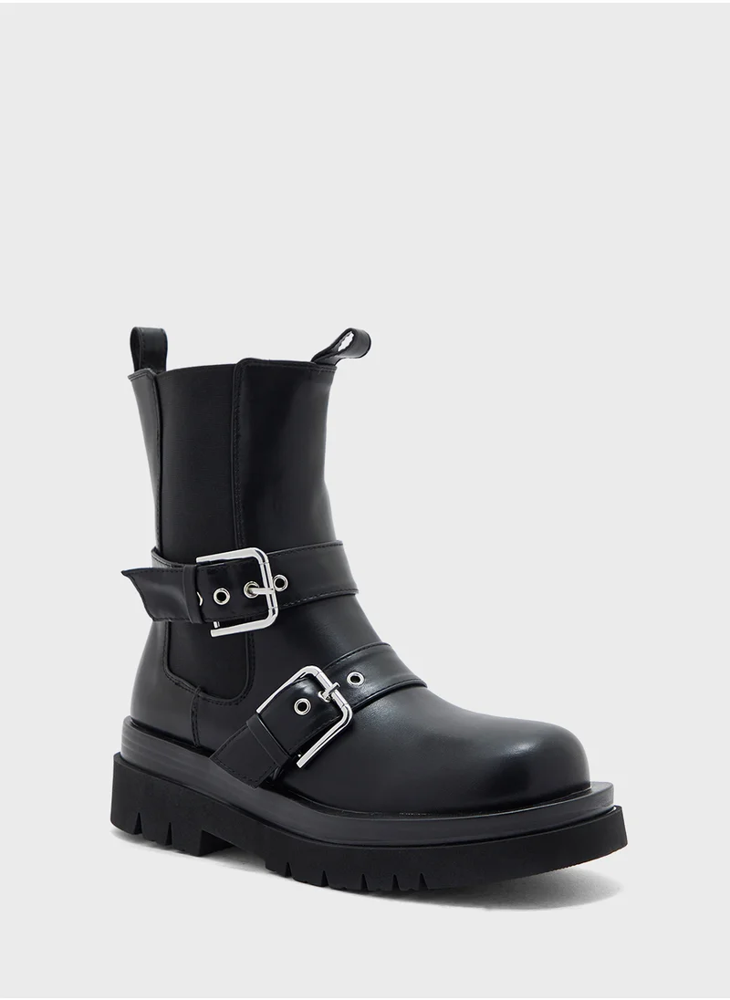 ايلا Buckle Detail Round Toe Boot