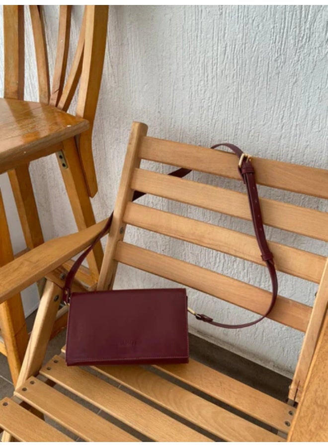 بورجوندي | حقيبة كروس بودي مثلثة الشكل - Image 4