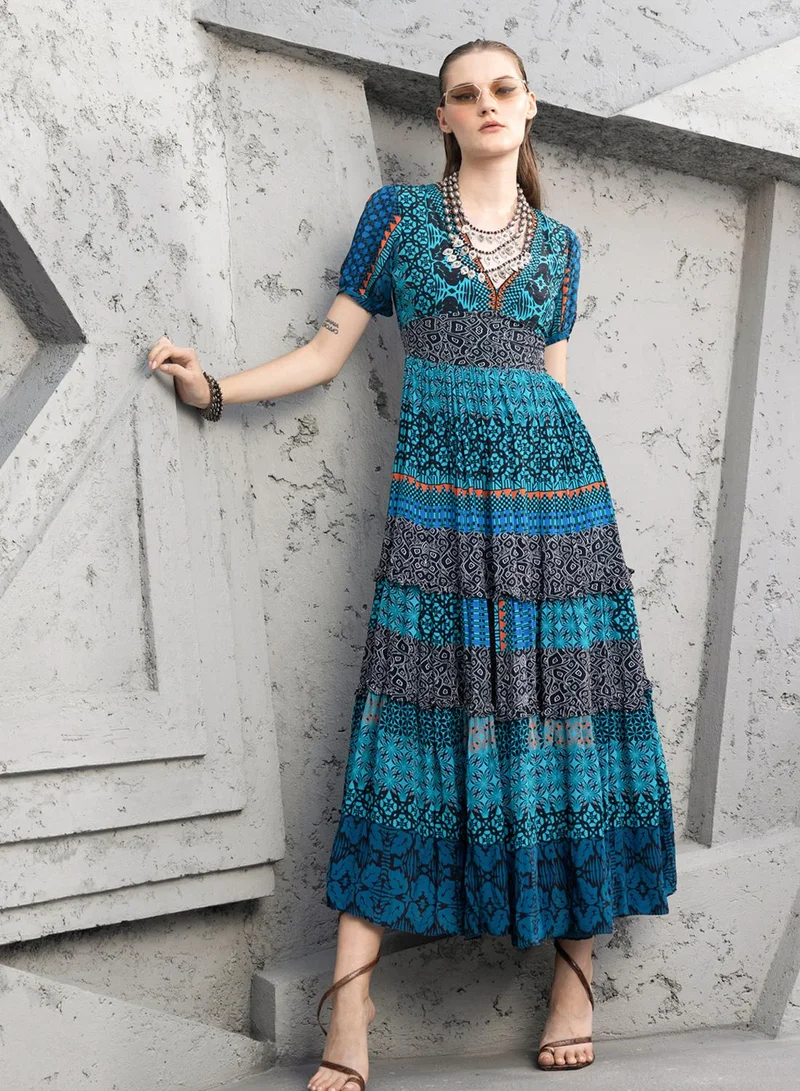 بهاني بواسطة جيوتي ARCTIC BLUE AND SHADOW GREY MAXI DRESS