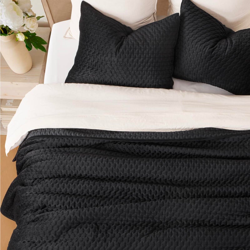 EverGrace Luxury Velvet Quilt Bedding Set King Size 3 Pieces with Pillow Shams, Soft Cross-Stitch Velvet Comforter Set, Lightweight Coverlet Bedspread for All Seasons, Black - Image 2
