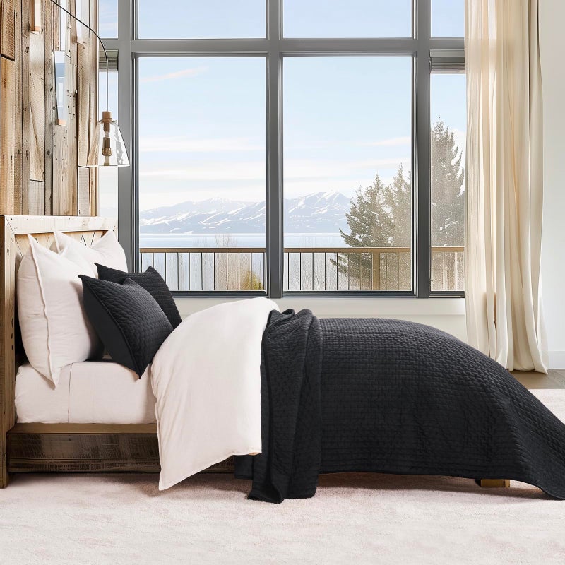 EverGrace Luxury Velvet Quilt Bedding Set King Size 3 Pieces with Pillow Shams, Soft Cross-Stitch Velvet Comforter Set, Lightweight Coverlet Bedspread for All Seasons, Black - Image 3