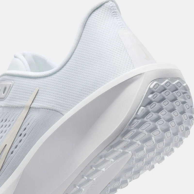 Nike Women's Quest 6 Road Running Shoes