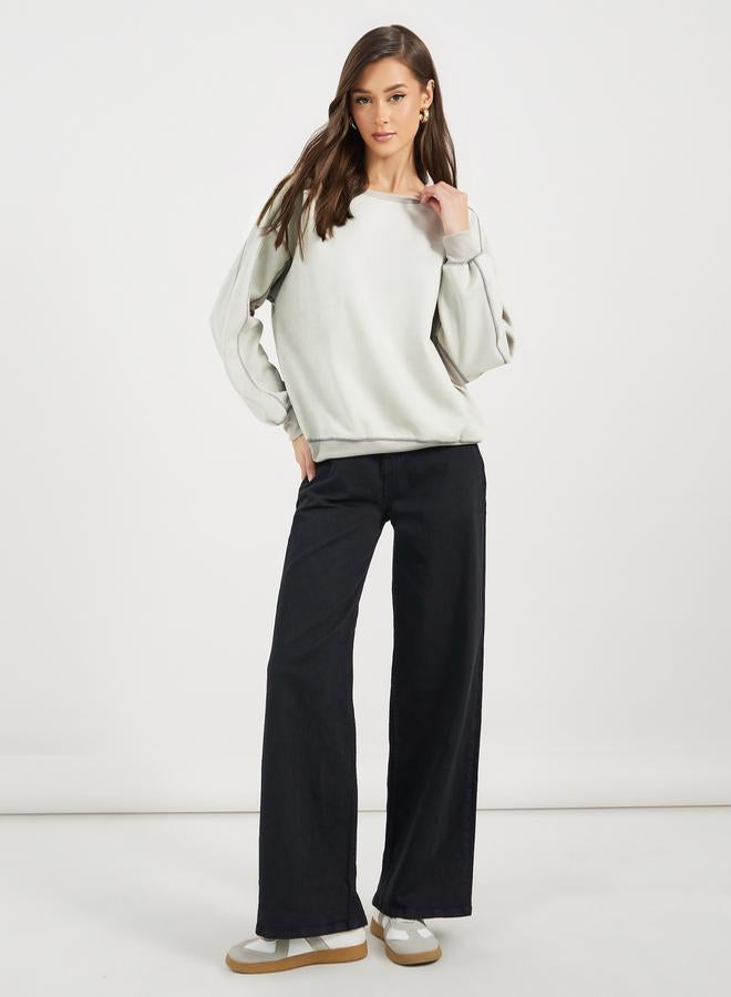 ستايلي سويت شيرت بقصة عادية وتفاصيل مدروزة - Image 2