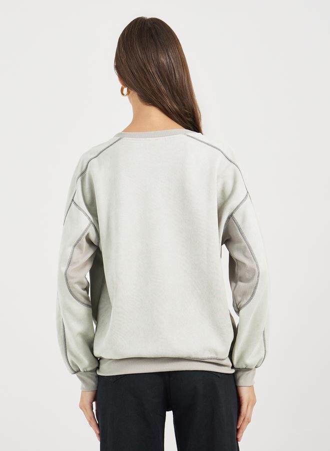 ستايلي سويت شيرت بقصة عادية وتفاصيل مدروزة - Image 4