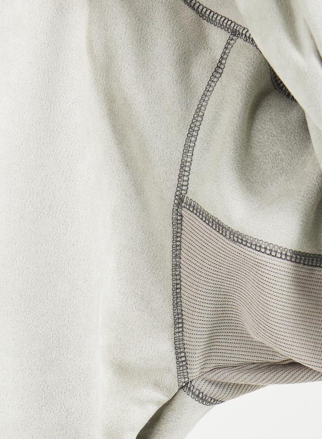 ستايلي سويت شيرت بقصة عادية وتفاصيل مدروزة - Image 3