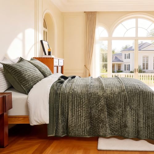 COCOPLOCEUS Luxury Velvet Quilt Set Oversized King Size 120x128 Striped Pick Stitch 3 Piece Bedspread with 2 20x36 Pillow Sham Soft Coverlet Bedding Set Lightweight Comforter for All Season Army Green - Image 2