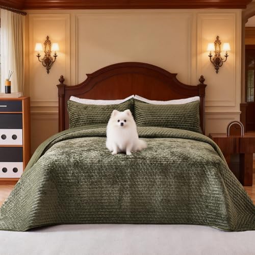 COCOPLOCEUS Luxury Velvet Quilt Set Oversized King Size 120x128 Striped Pick Stitch 3 Piece Bedspread with 2 20x36 Pillow Sham Soft Coverlet Bedding Set Lightweight Comforter for All Season Army Green - Image 4