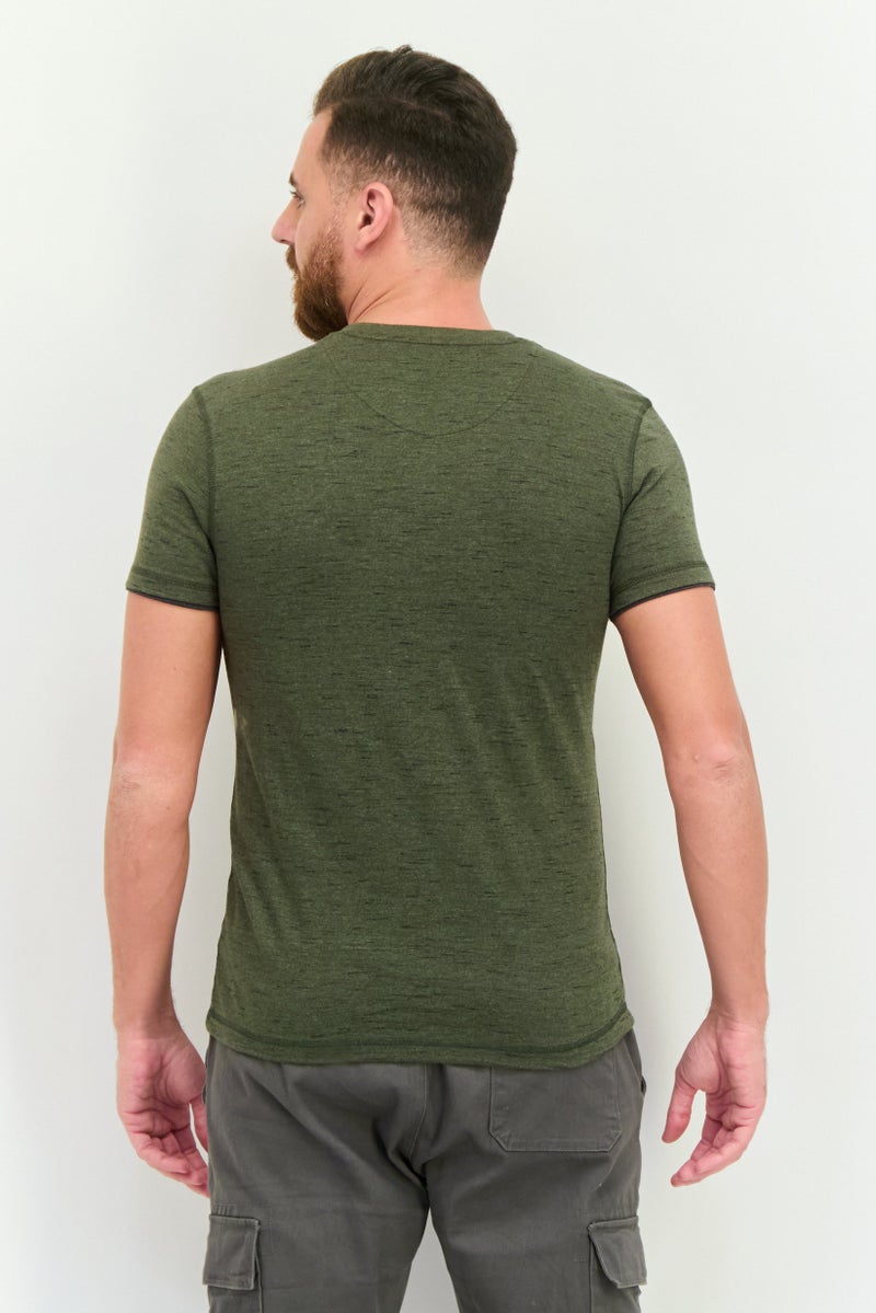 Company Eighty One تي شيرت هينلي للرجال بأكمام قصيرة، لون زيتوني داكن - Image 4