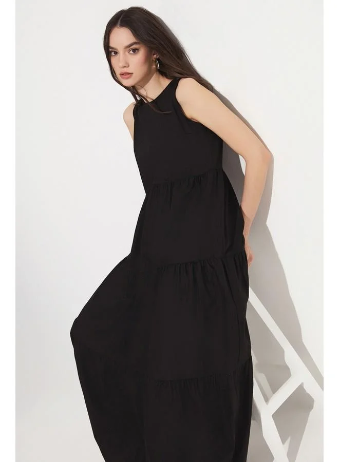 جون Sleeveless Tiered Dress