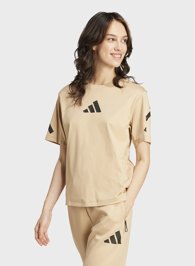adidas تيشيرت مطبوع عليه "Z.N.E." من الخلف