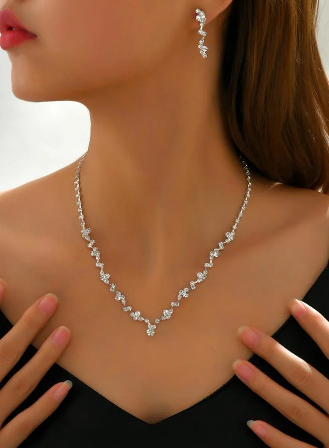 تايك تو طقم مجوهرات عقد وأقراط مزينة فضية