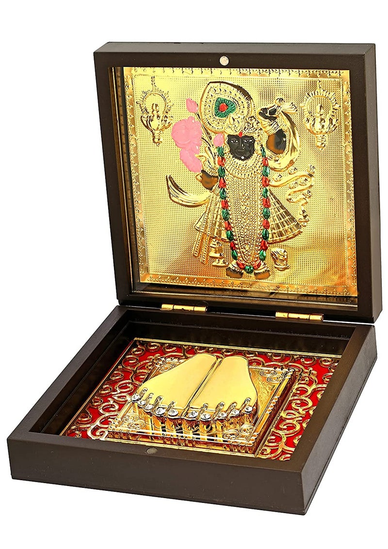 GoldGiftIdeas أفكار هدايا الذهب - إطار صورة شري ناثجي مطلي بالذهب عيار 24 مع تشاران بادوكا (مربع)، إطار كريشنا للمنزل، هدية عودة مناسبة، إطار هاري كريشنا للبووجا، 12x12 سم - Image 1