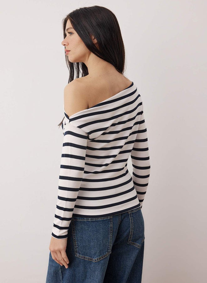 trendyol Navy Blue Striped Premium Soft Fabric Fitted Boat Neck Knitted Blouse - Image 4