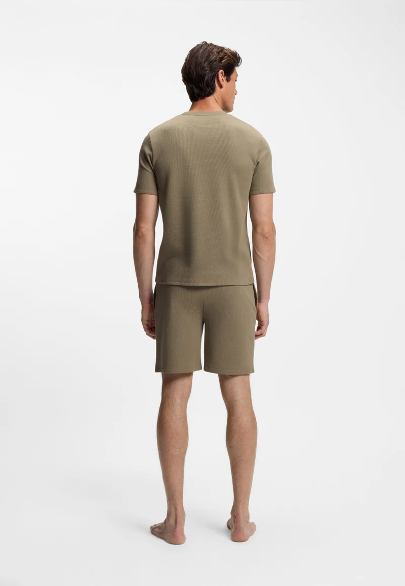 بوس شورت بيجاما قطني مطرز بشعار