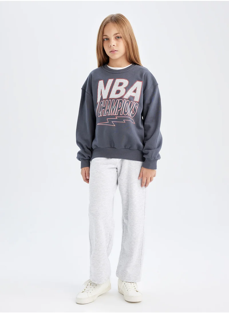ديفاكتو Nba Wordmark Oversized Fit Crew Neck Sweatshirt
