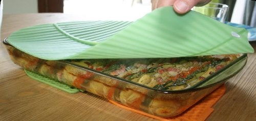 Charles Viancin The Banana Leaf Lid Medium & Large Silicone Suction Lid & Food Cover (Set of 2) - Image 2