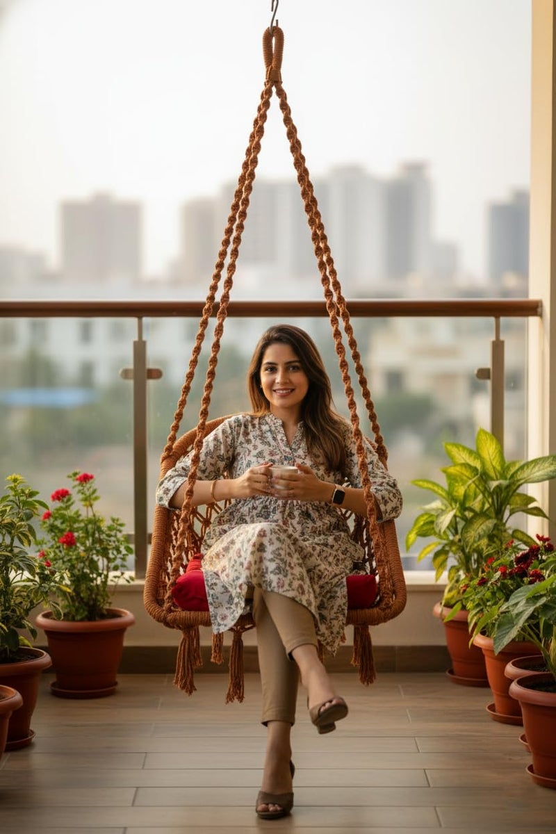 Patiofy أرجوحة للكبار والأطفال لشرفة/كرسي أرجوحة للكبار للمنزل/أرجوحة خشبية على شكل D من القطن/جولا/أرجوحة للحديقة الداخلية والخارجية/تشمل مجموعة التعليق ووسادة حمراء للأرجوحة البنية من باتيوفي - Image 1